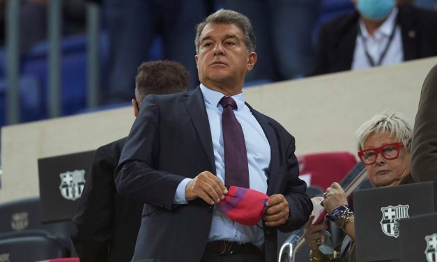 Los hinchas del Barcelona no lo quieren pero Laporta lo elegiría como reemplazo de Koeman