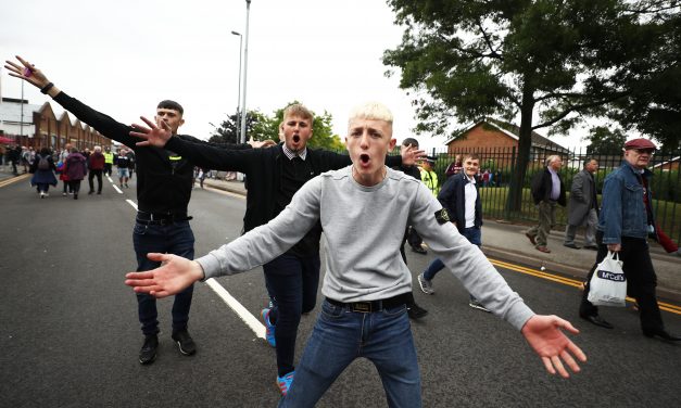 Premier League: Así festejaron los hinchas del Newcastle la llegada de su nuevo y multimillonario dueño