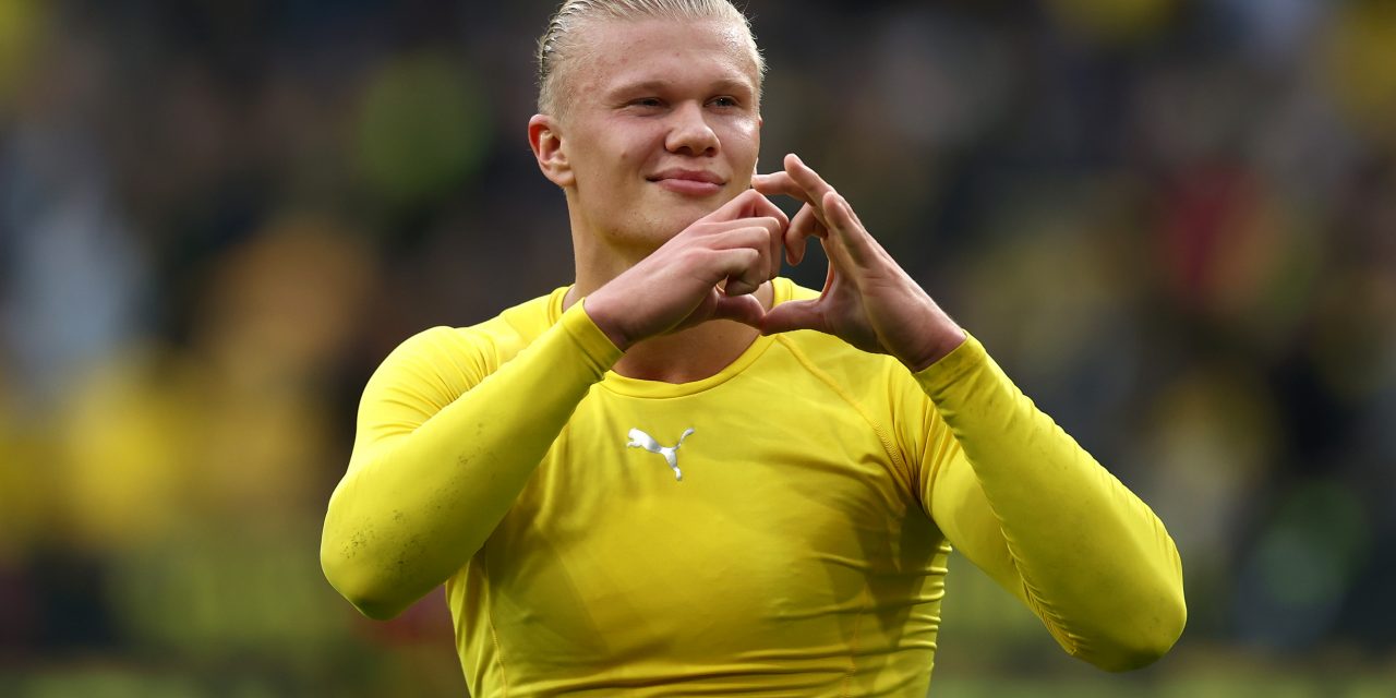 Bundesliga: Espectacular gesto en Alemania ¡Así reaccionó Haaland cuando entró un hincha en la goleada del Borussia Dortmund!