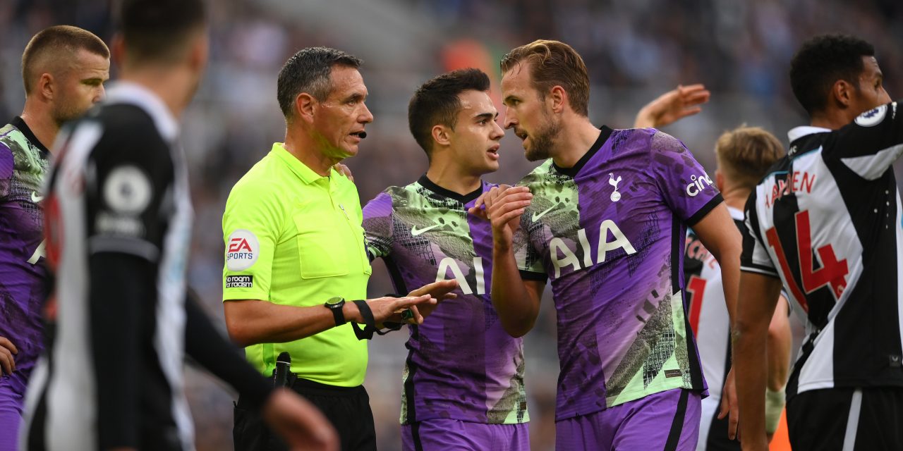 Premier League: Newcastle United – Tottenham se paró por un hincha en grave estado