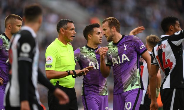 Premier League: Newcastle United – Tottenham se paró por un hincha en grave estado