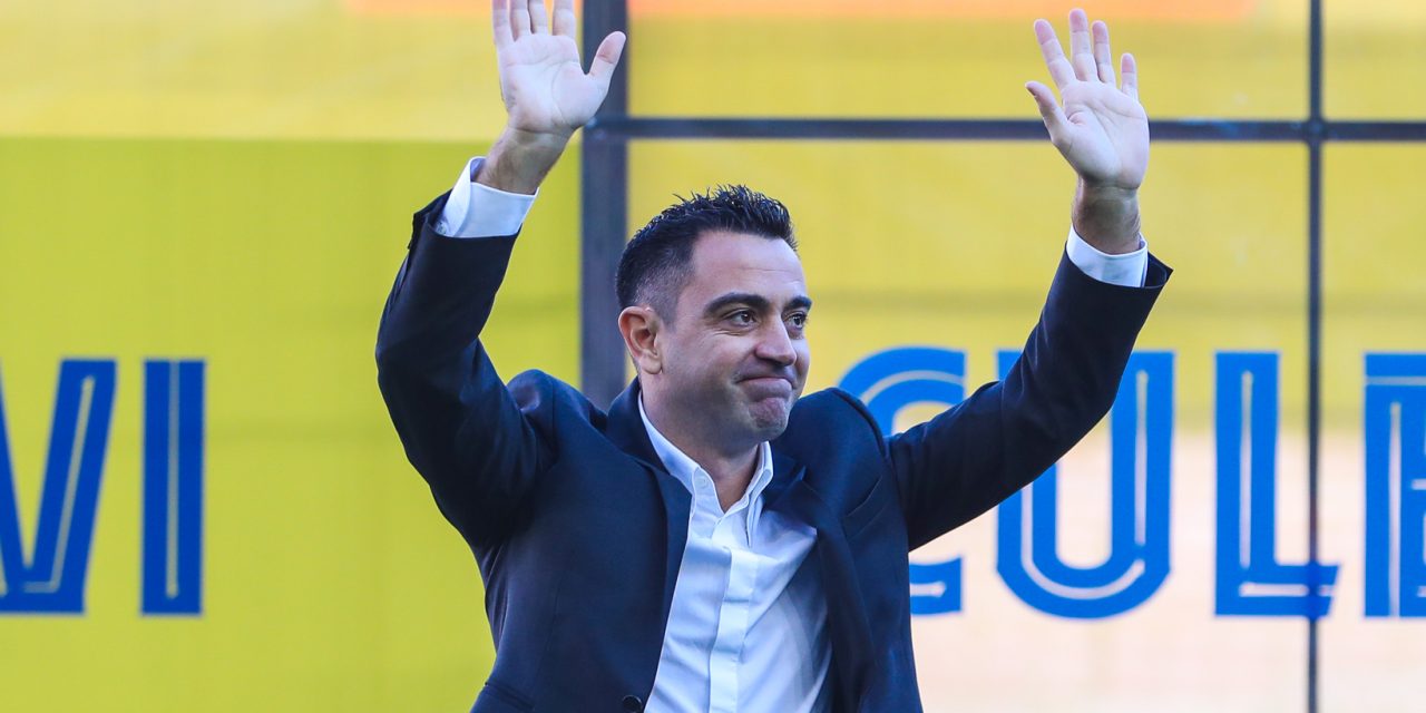 Xavi fue presentado en Barcelona y mandó un palito para algunos referentes