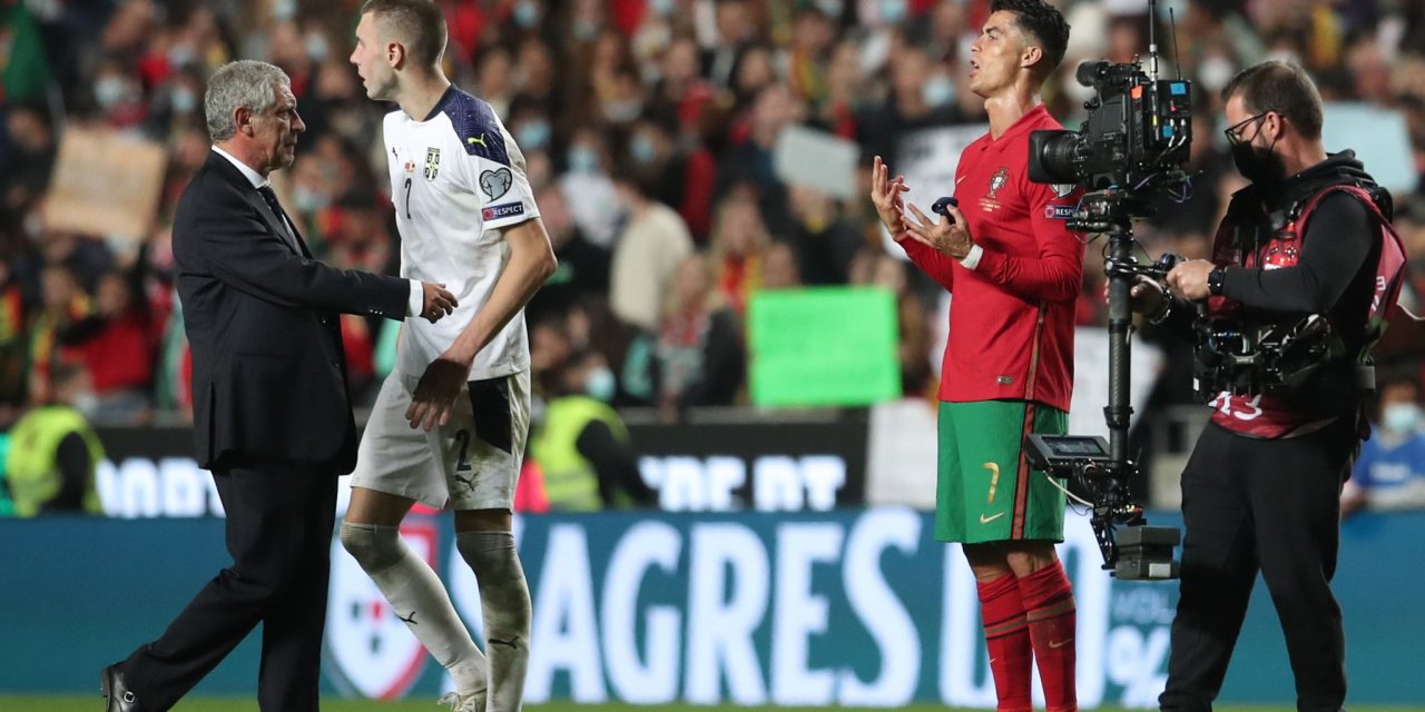 Portugal en llamas: la escena de Cristiano a su entrenador tras perder con Serbia