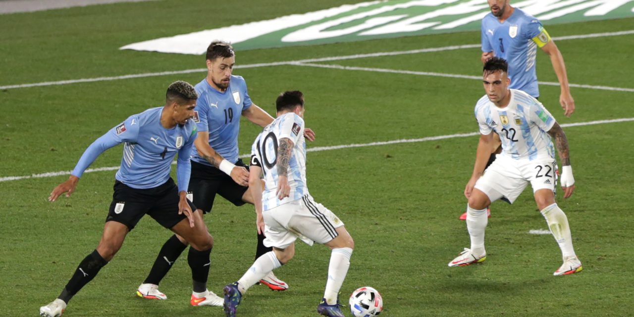 «A Messi hay que tratarlo como a Maradona en el ’86» Sebastián Abreu previo al Uruguay – Argentina