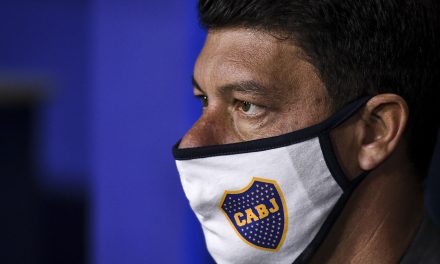 Battaglia probó un XI renovado en Boca para jugar con Sarmiento