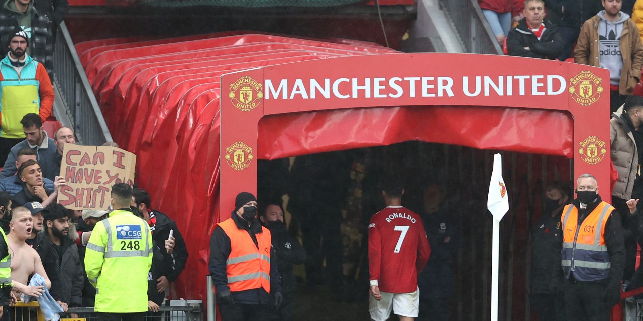 Premier League: Manchester United no consigue renovarle y se aleja de Old Trafford