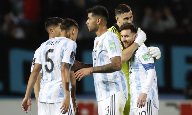 Argentina ganó y dejó a Uruguay al borde del fracaso