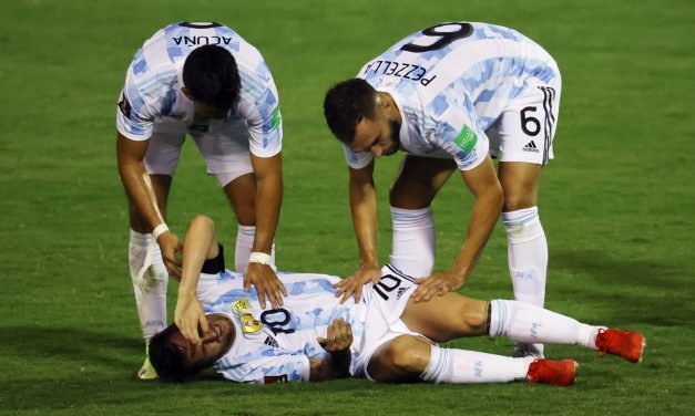 Argentina: Casi destroza a Messi con una patada y ahora jugará la Libertadores