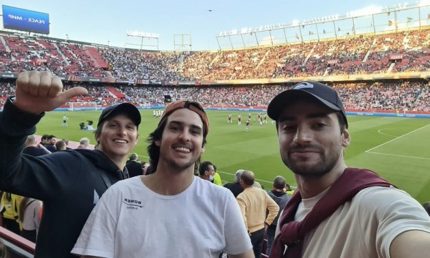 El enorme gesto del ‘huevo’ Acuña en Sevilla con unos fanáticos de Argentina