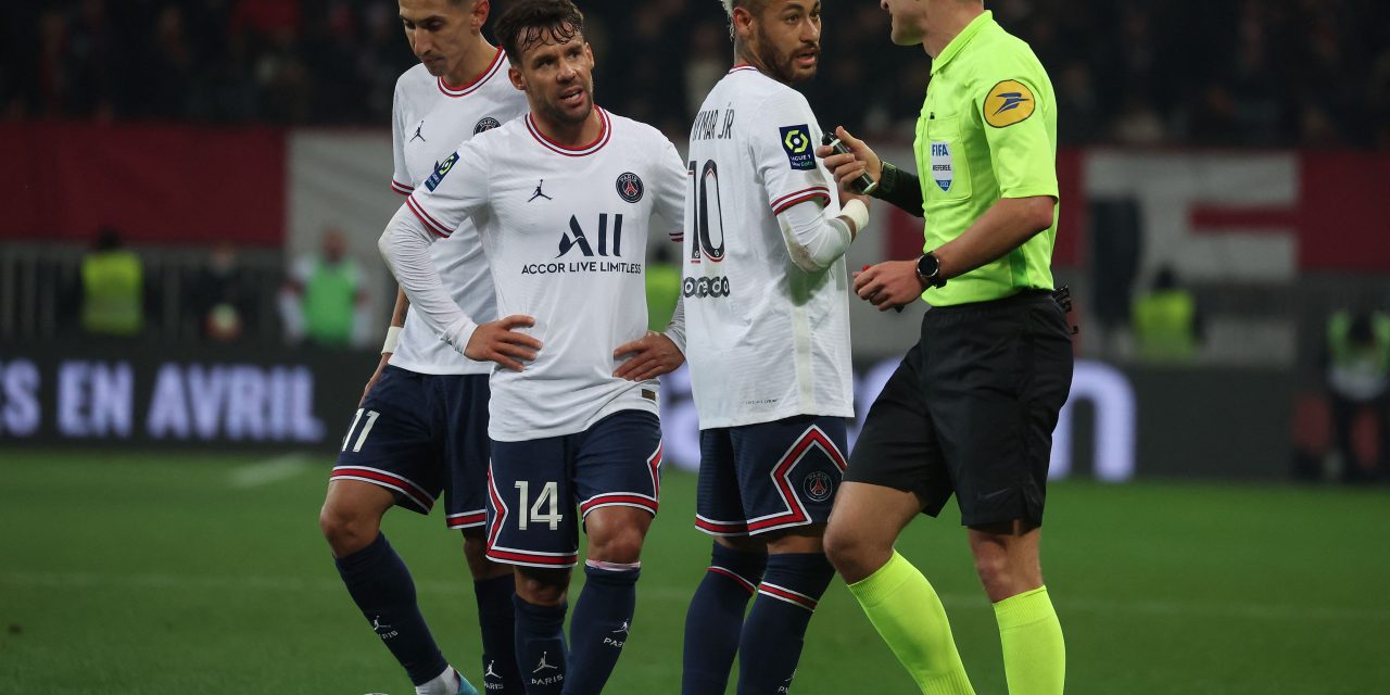 Un jugador del Niza humilló a Neymar en la cara y el crack del PSG no se lo aguantó