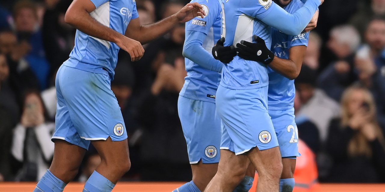 Premier League: El Manchester City aplasta al United en un Derbi apasionante