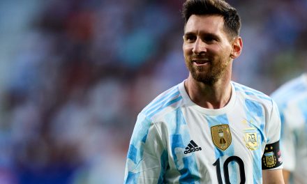 «Messi está embelleciendo el fútbol como lo hizo Maradona en su momento»