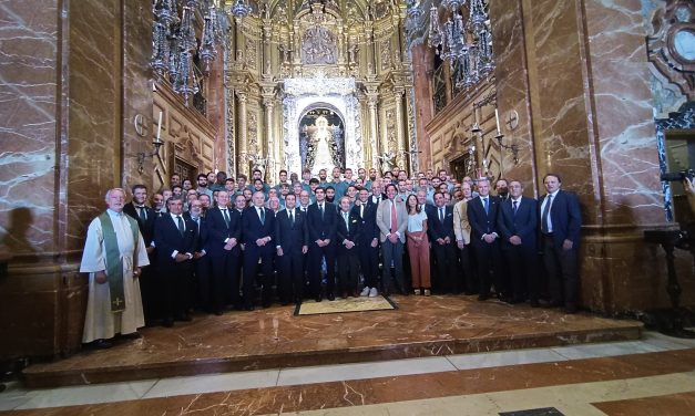 El Real Betis pide salud y éxitos a la Esperanza Macarena