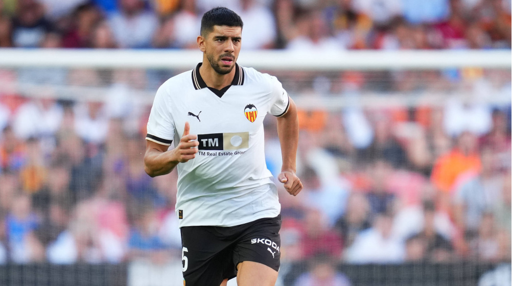 Cenk Özkacar no tiene hueco en el Valencia CF