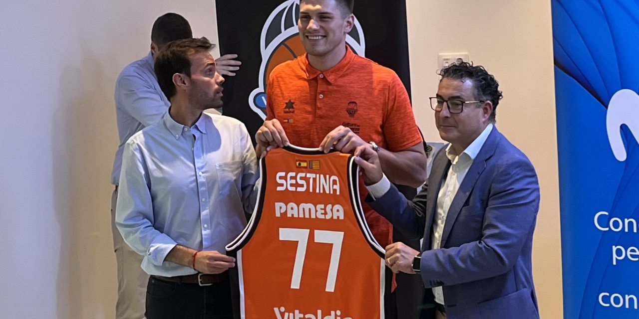 Nate Sestina, presentado con Valencia Basket