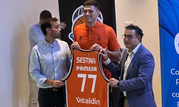 Nate Sestina, presentado con Valencia Basket